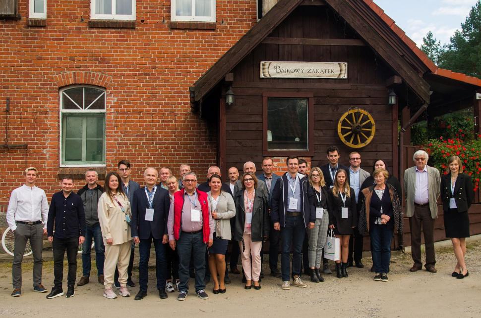 zdjęcie grupowe uczestników VI Konferencji Naukowej „Szkoła Inżynierii Systemów BioTechnicznych”