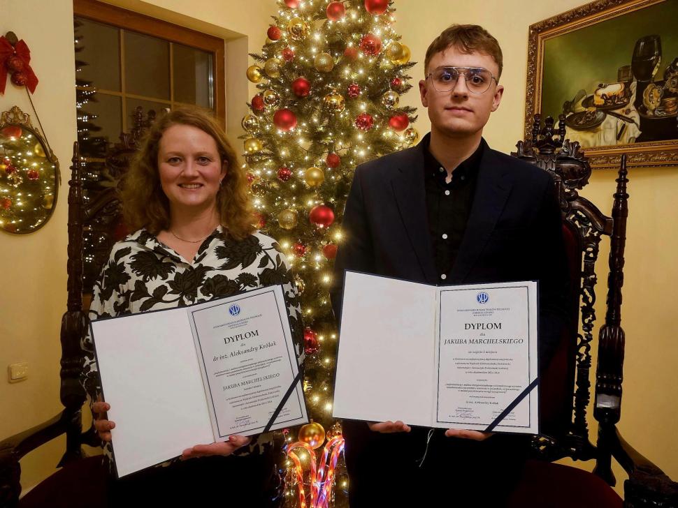 Dyplom dla dr inż. Aleksandry Królak za opiekę nad wyróżnioną pracą dyplomową wraz z autorem wyróżnionej pracy dyplomowej
