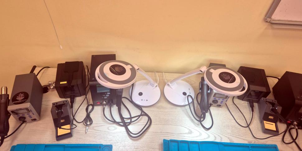 Nowe stanowisko do montażu i naprawy płytek PCB w Instytucie Elektroniki 