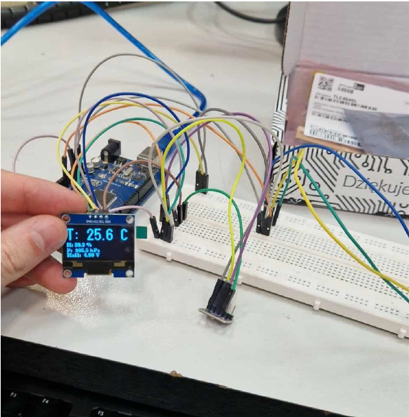 Wielofunkcjonalny anemometr