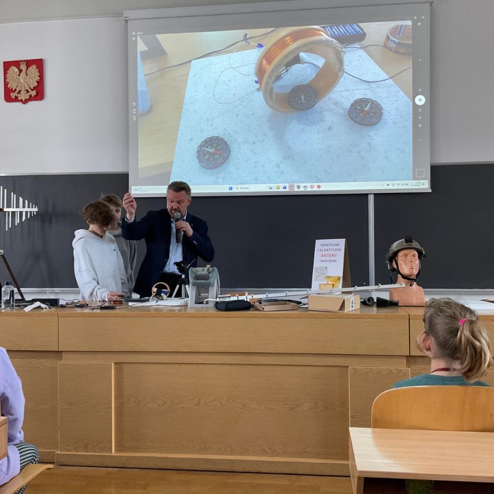 Dr hab. inż. Łukasz Januszkiewicz - wykład na Łódzkim Uniwersytecie Dziecięcym Politechniki Łódzkiej