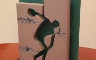 Statuetka zaprojektowana i wykonana przez pracowników Instytutu Elektroniki